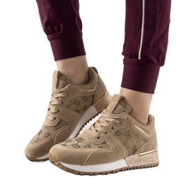 Beige Sneaker mit goldenen Moves-Accessoires