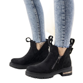 Schwarze Stiefel mit tollen Ausschnitten