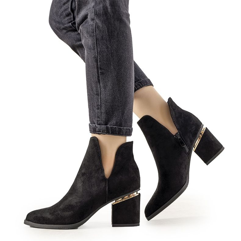 Schwarze elegante Stiefel mit Cut-Outs von Josie