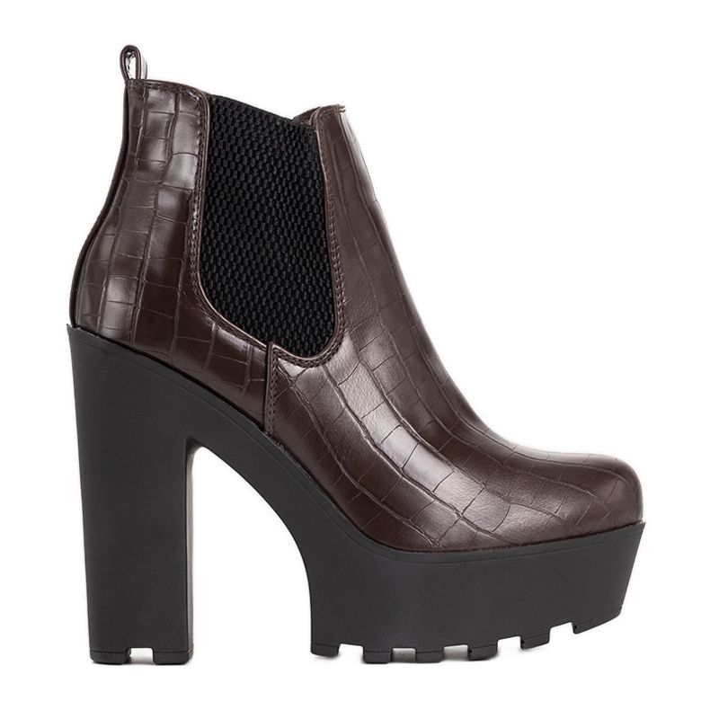 Braune Stiefeletten auf dem Zellola Post