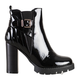 Erynn Stiefel mit hohen Absätzen schwarz