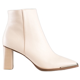 Seastar Elegante Stiefel auf einem Pfosten beige