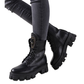 Schwarze Trapper mit dekorativer Römerzunge