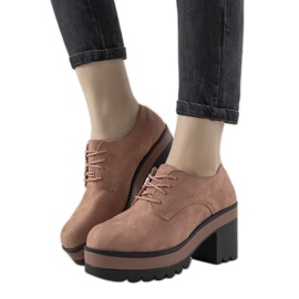 Rosa Schnürstiefeletten am Cecina-Pfosten