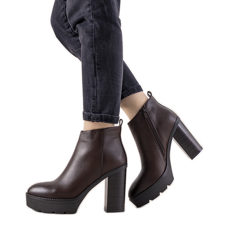 Braune klassische Stiefel für die My Need Damenpost