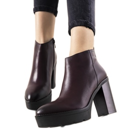 Klassische kastanienbraune Stiefel auf dem Posten für My Need Frauen rot