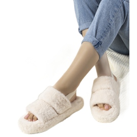 Beige Damenhausschuhe mit Gummizug und Rosales Fell