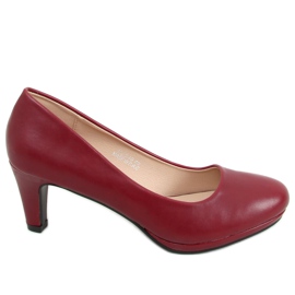 Pumps auf der burgunderroten KZ599 Wine Plattform