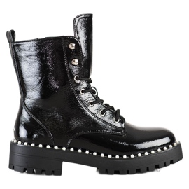 Bestelle Schwarze Arbeiter mit Perlen