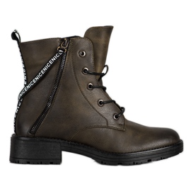 Stiefel mit dekorativem Vinceza-Gürtel grün