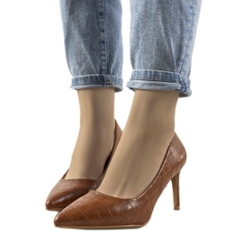 Braune Pumps auf einem Byatt Stilettoabsatz