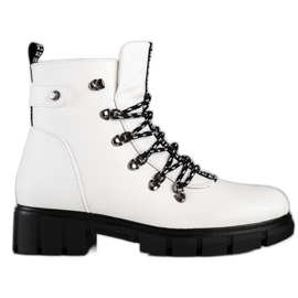 Weiße Arbeiter auf der VINCEZA-Plattform