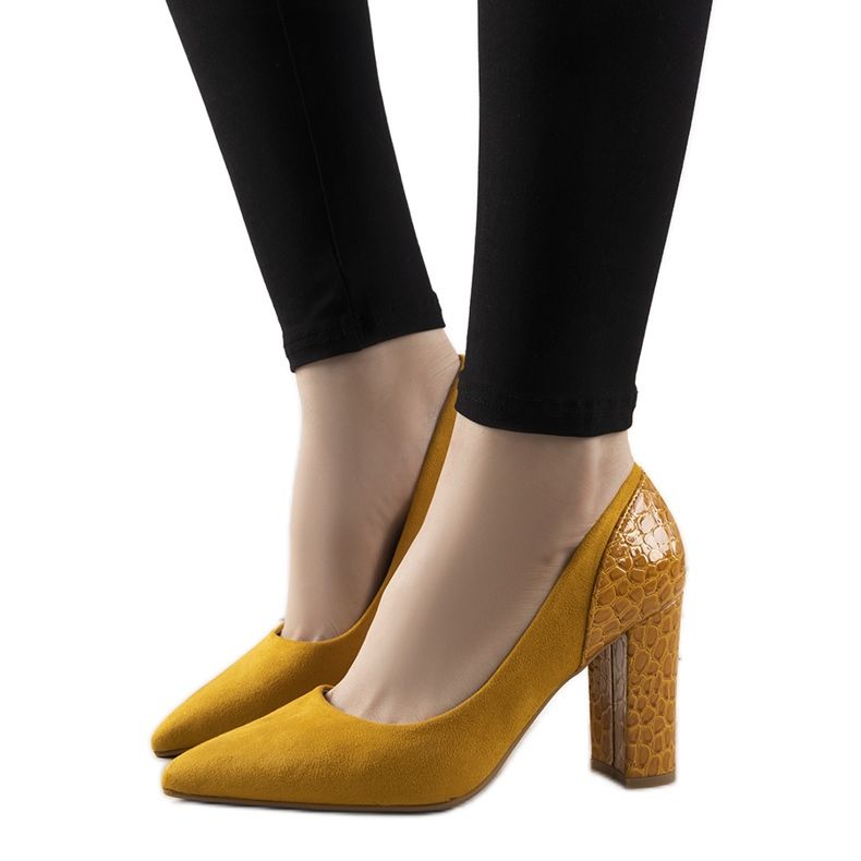 Senfpumps auf dem Nutt-Post gelb