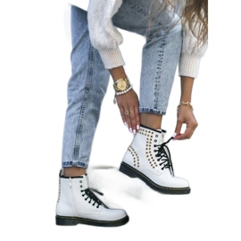 Weiße Marten Taschen mit Nieten