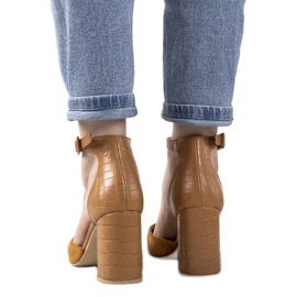 Kamelpumps auf dem Posten von Natalie braun