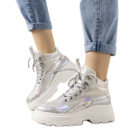 Doyon silberne Wintersneaker