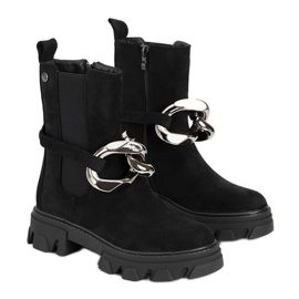 Schwarze Stiefel mit goldener Kette von Gareau