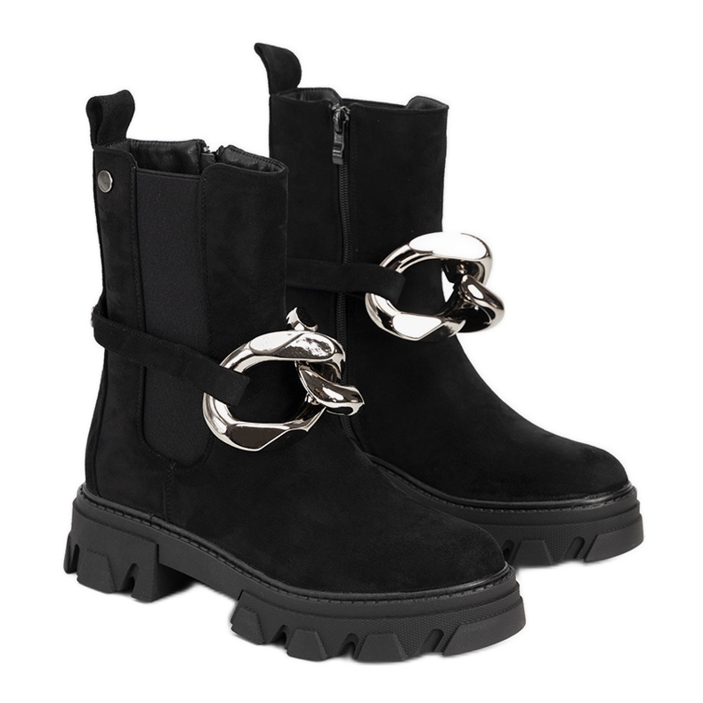 Schwarze Stiefel mit goldener Kette von Gareau