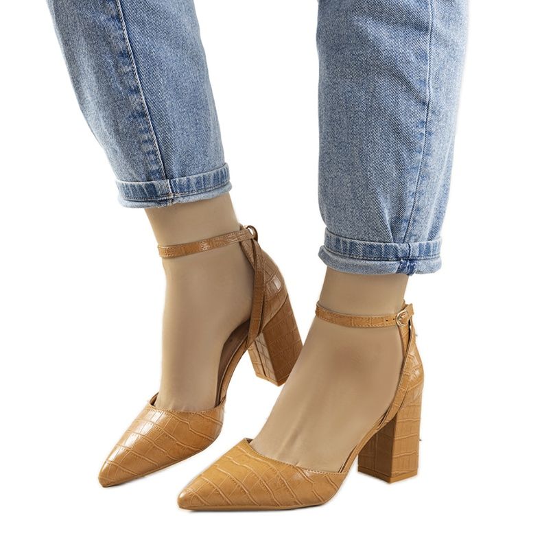 Kamelpumps auf dem Davies-Pfosten braun