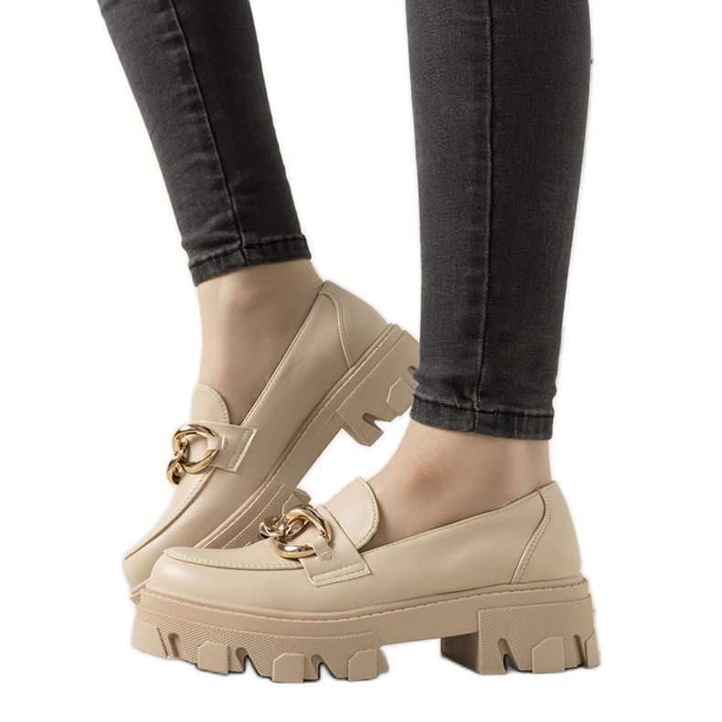 Beige Mokassins auf einer hohen Reyna-Sohle