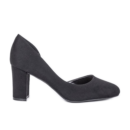 Schwarze Pumps am Harperry-Pfosten