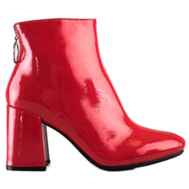 Lucky Shoes Lackierte Stiefel am Pfosten rot