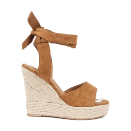 Braune Keilsandaletten von Holiday Time