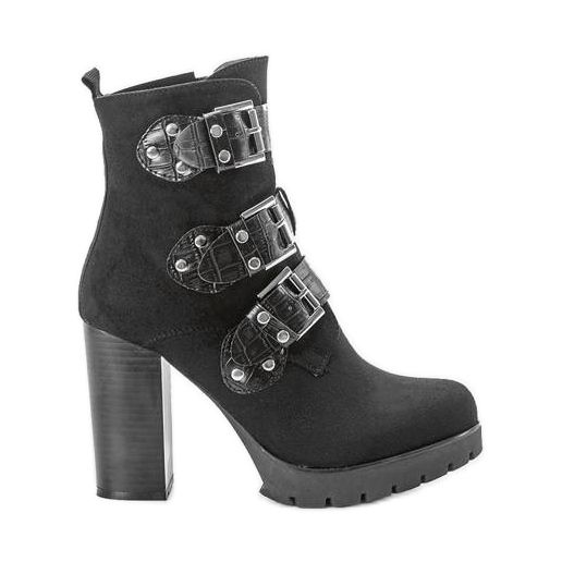 Schwarze Stiefel am Corgi-Pfosten