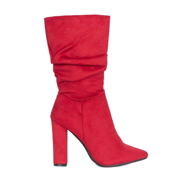 Rote Stiefel auf hohem Posten für Celine