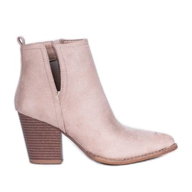 Beige Stiefeletten auf dem Posten von Ginny