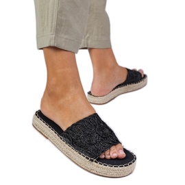 Schwarze Frauenruhrschuhe mit einem geflochtenen Gürtel