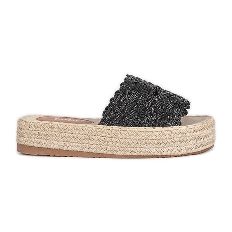 Schwarze Pantoffeln auf der Sudden Draft-Plattform