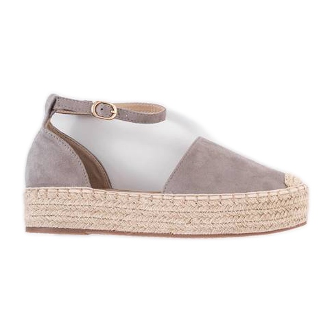 Graue Espadrilles auf der Sommerplattform beige