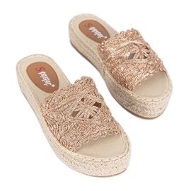 Rosa Hausschuhe auf der Sudden Draft-Plattform