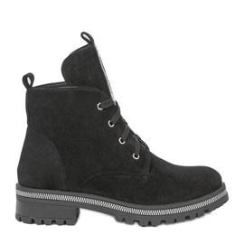 Verzierte schwarze Stiefel von Winny