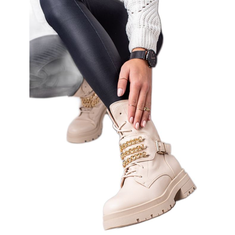 Seastar Arbeiter mit einer Kette beige