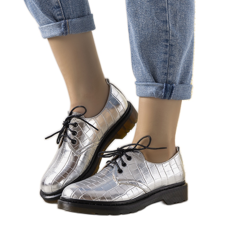 Silberne Oxfords im Flaure-Krokodilledermuster silber-