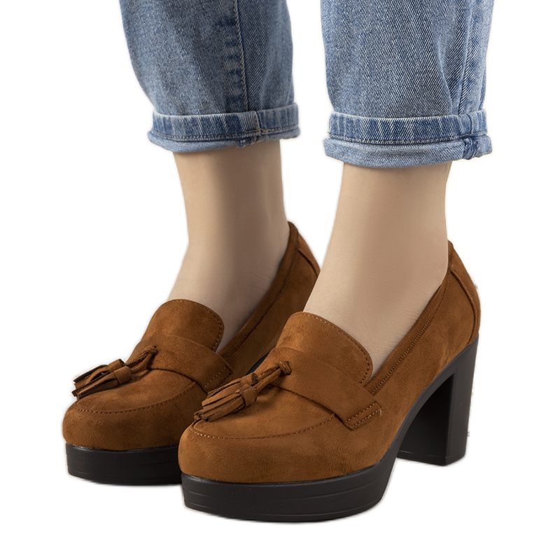 Braune Mokassins auf dem Himmelposten