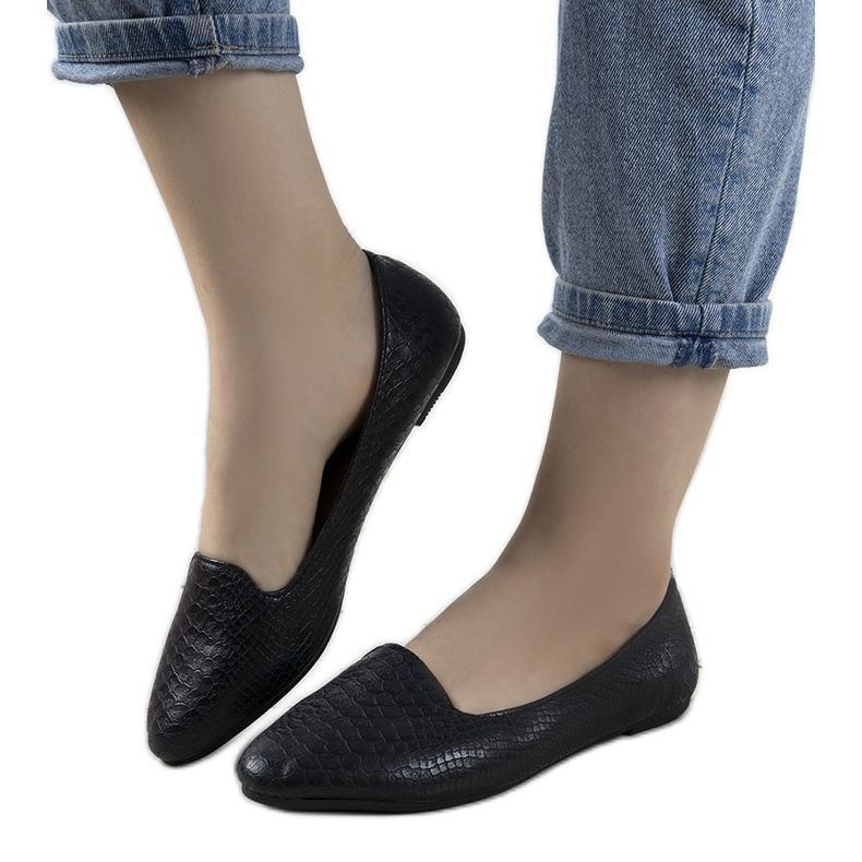 Schwarze Ballerinas im Krokodilledermuster von Aupra