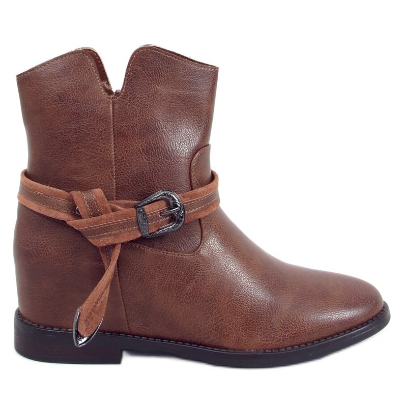 Stiefel auf einem versteckten Keilkamel HQ239 Camel braun