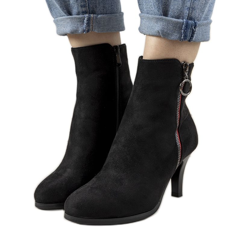 Schwarze Stiefel mit dekorativem Yoana-Reißverschluss