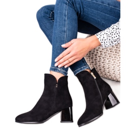 Goodin schwarze Beute auf einem Pfosten