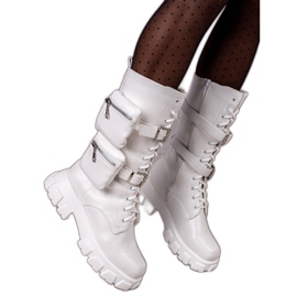 TRENDI Modearbeiter mit Taschen weiß