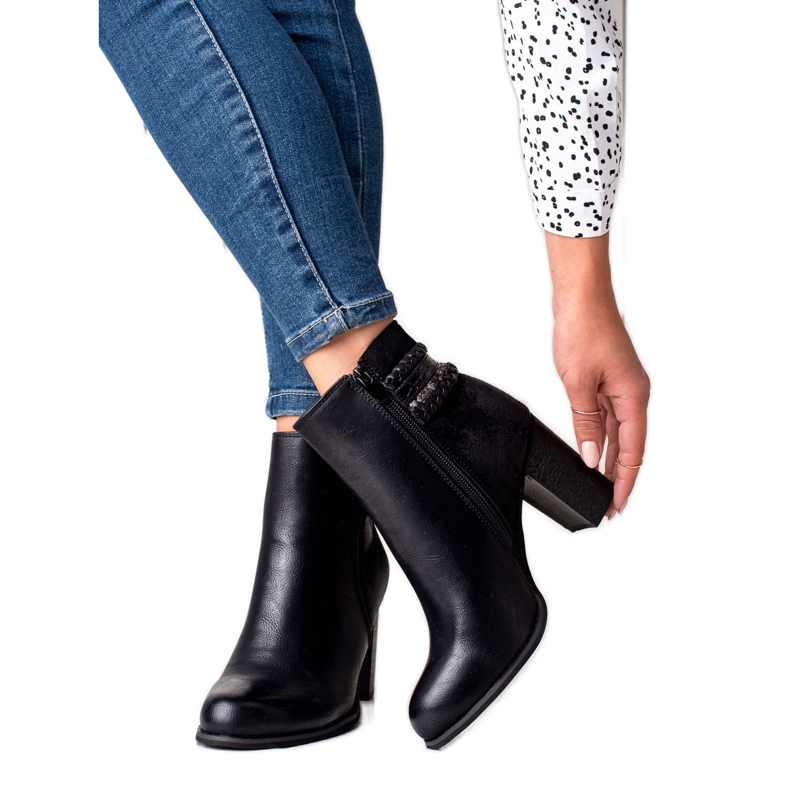 Erynn Stylische Stiefel auf einem Pfosten schwarz