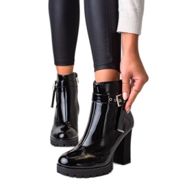 Janessa Stilvolle schwarze Stiefel auf High Heels