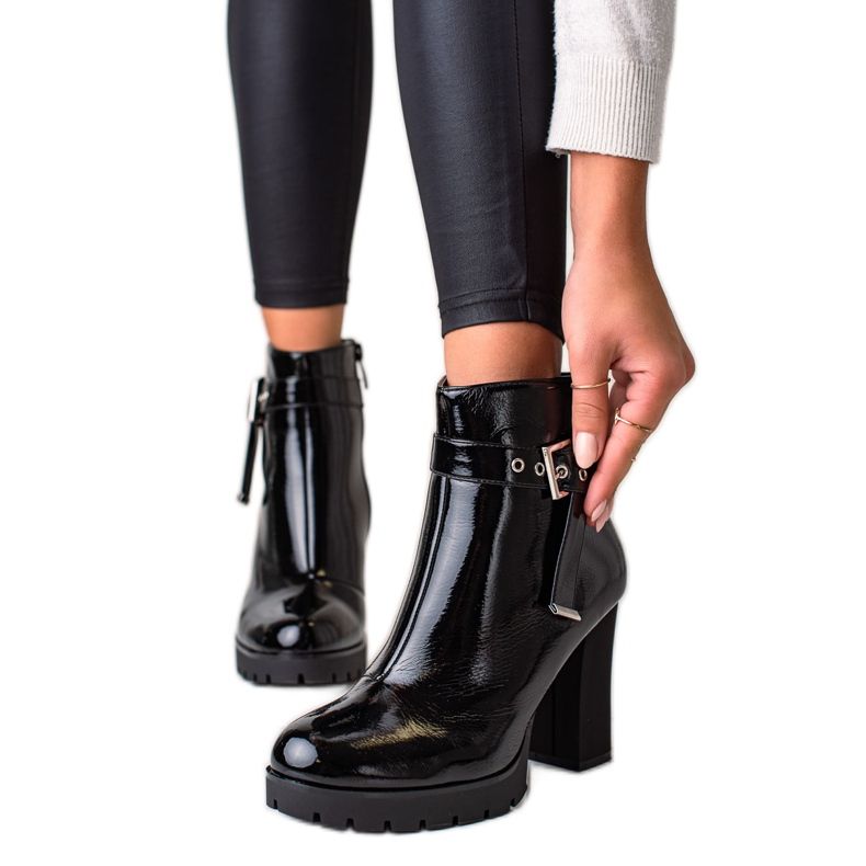 Janessa Stilvolle schwarze Stiefel auf High Heels