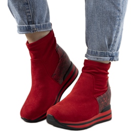 Rote Sneaker mit Garibay-Schlangenhaut-Einsatz