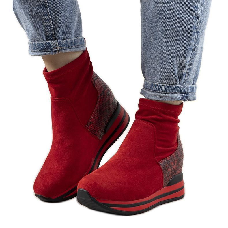 Rote Sneaker mit Garibay-Schlangenhaut-Einsatz