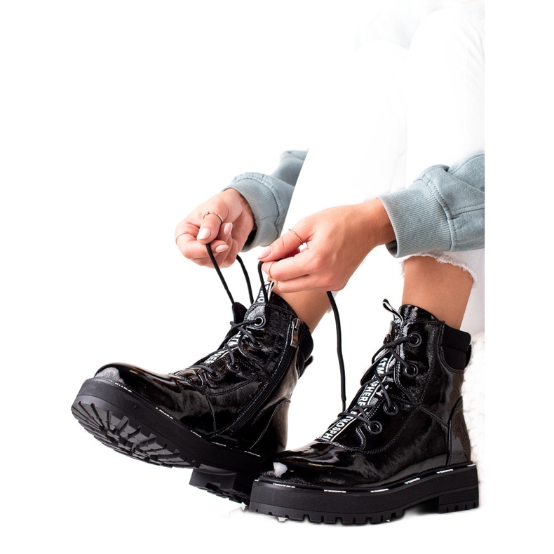 Stiefeletten aus schwarzem Leder von Artiker