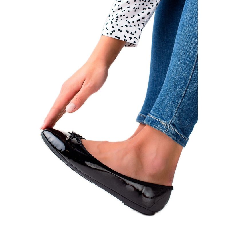 Renda Klassische lackierte Ballerinas schwarz